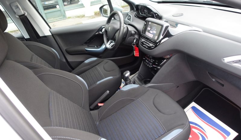 PEUGEOT 208 1.2L VTI 82CH 5 PORTES complet