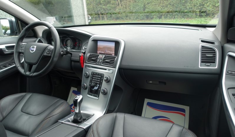 VOLVO XC 60 2.0L D3 150 CH  KINETIC complet