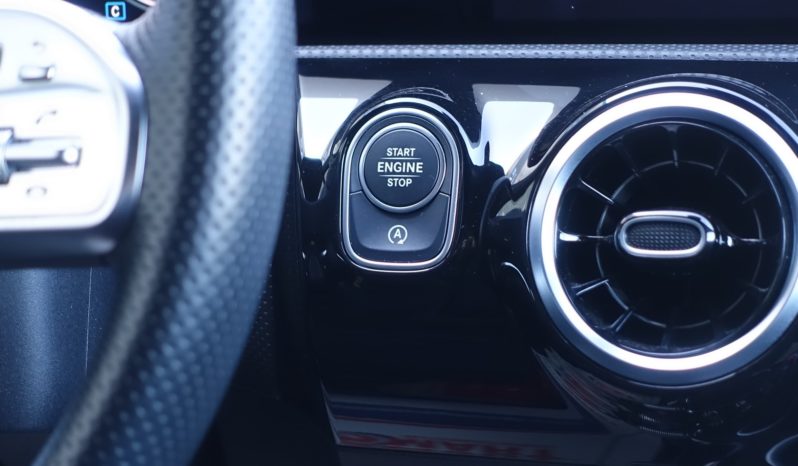 NOUVELLE MERCEDES CLASSE A 180 ( Essence )  AMG-LINE complet