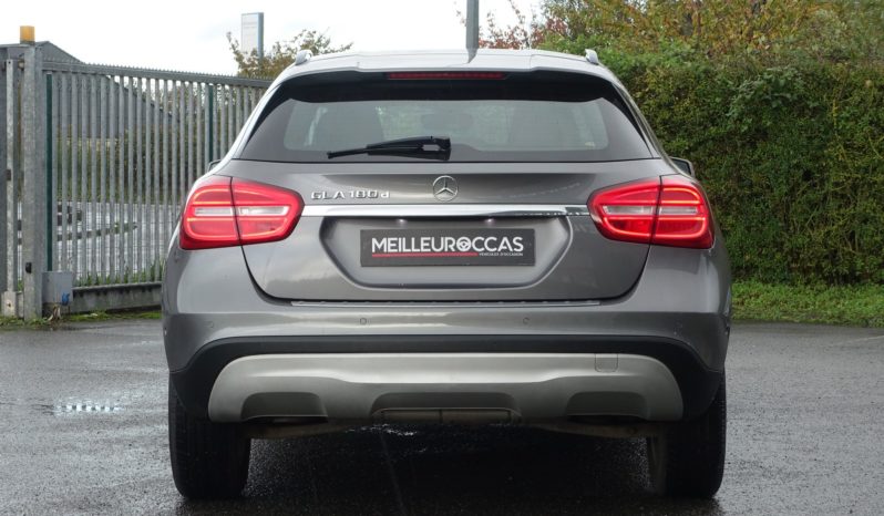 MERCEDES CLASSE GLA 180 D  INTUITION complet