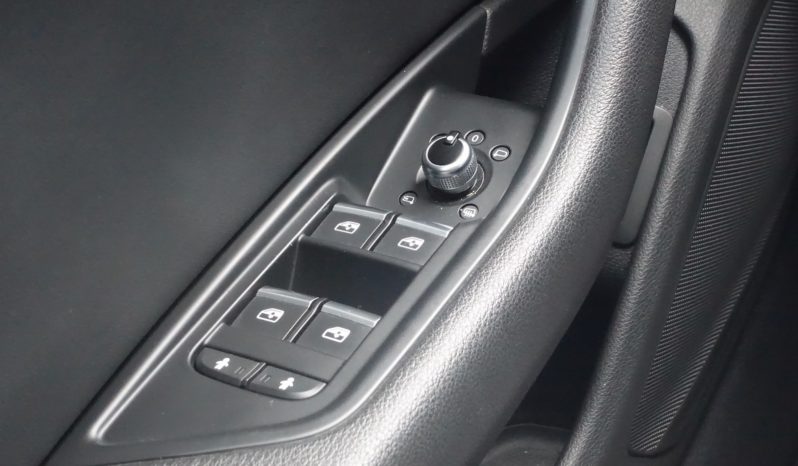 AUDI A4 AVANT 2.0L TDI 150 CH S-TRONIC S-LINE complet