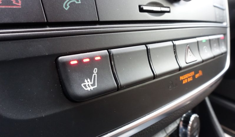 MERCEDES CLASSE GLA 180 D  INTUITION complet