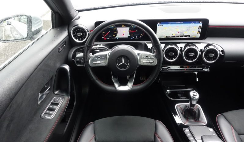 NOUVELLE MERCEDES CLASSE A 180 D  AMG-LINE complet