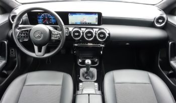 NOUVELLE MERCEDES CLASSE CLA BERLINE 180 ( Essence ) complet