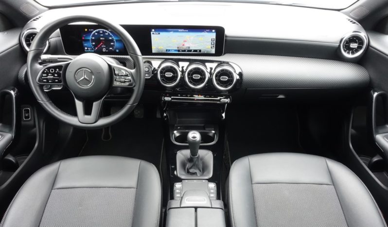 NOUVELLE MERCEDES CLASSE CLA BERLINE 180 ( Essence ) complet