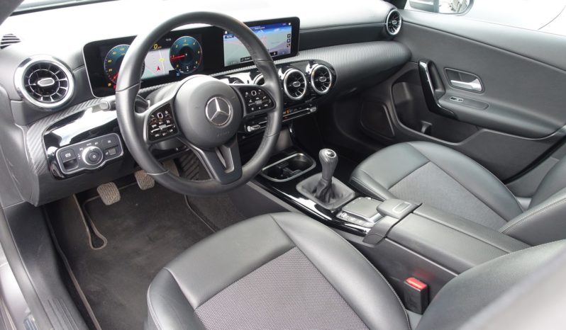 NOUVELLE MERCEDES CLASSE CLA BERLINE 180D complet