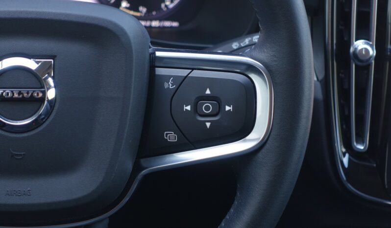 VOLVO XC 40 T4 HYBRIDE RECHARGEABLE GEARTRONIC 211 CH ( 129 CH + 82 CH ) INSCRIPTION complet