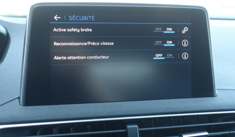 PEUGEOT 3008 1.5 L BLUEHDI 130 CH ALLURE complet