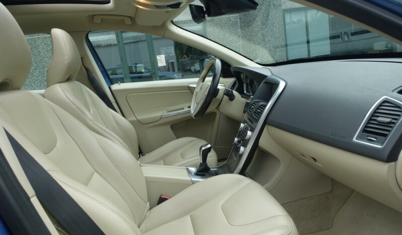 VOLVO XC 60 2.0L D4 FWD 190 CH complet