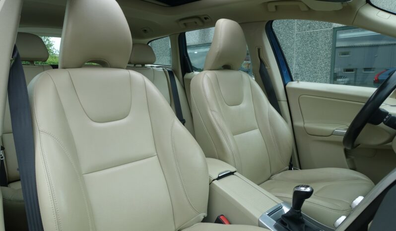VOLVO XC 60 2.0L D4 FWD 190 CH complet