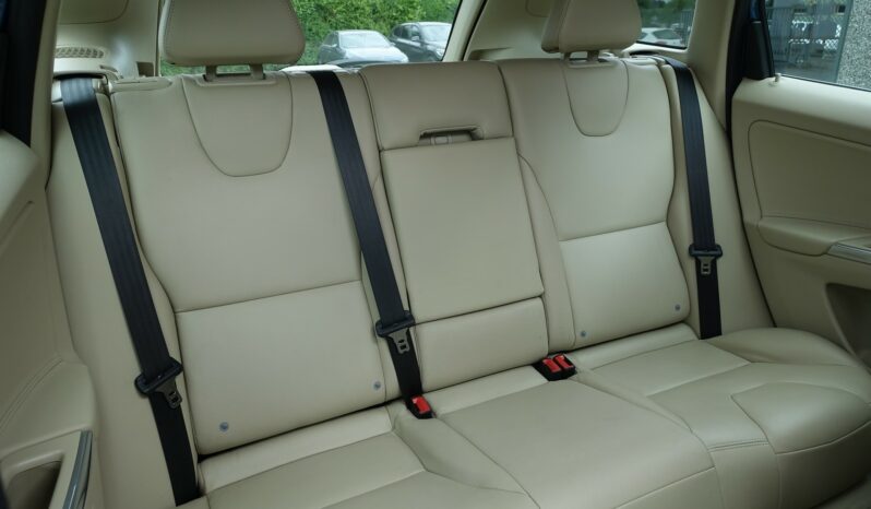 VOLVO XC 60 2.0L D4 FWD 190 CH complet