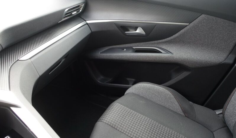 PEUGEOT 5008 1.5 L BLUEHDI EAT8 7 PLACES 130 CH complet