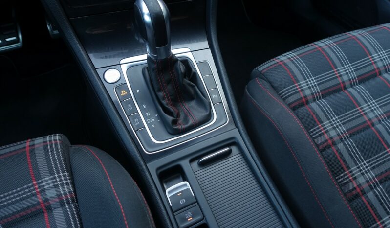 VOLKSWAGEN GOLF VII 2.0 GTI PERFORMANCE DSG6 230CH 5 PORTES complet