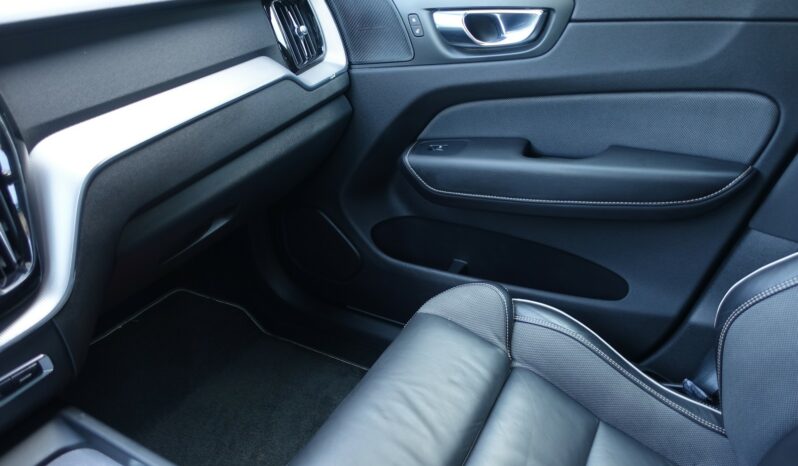 VOLVO XC 60 T8 4WD HYBRIDE RECHARGEABLE GEARTRONIC 390 CH  R-DESIGN complet