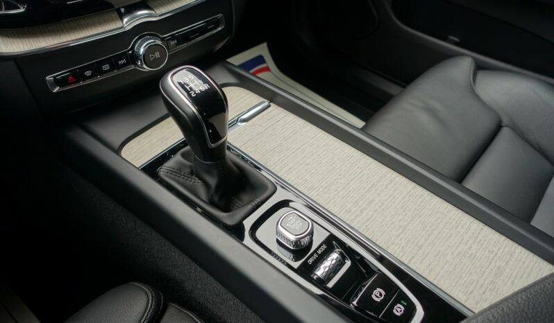VOLVO XC 60 D3 2.0 L 150CH INSCRIPTION complet
