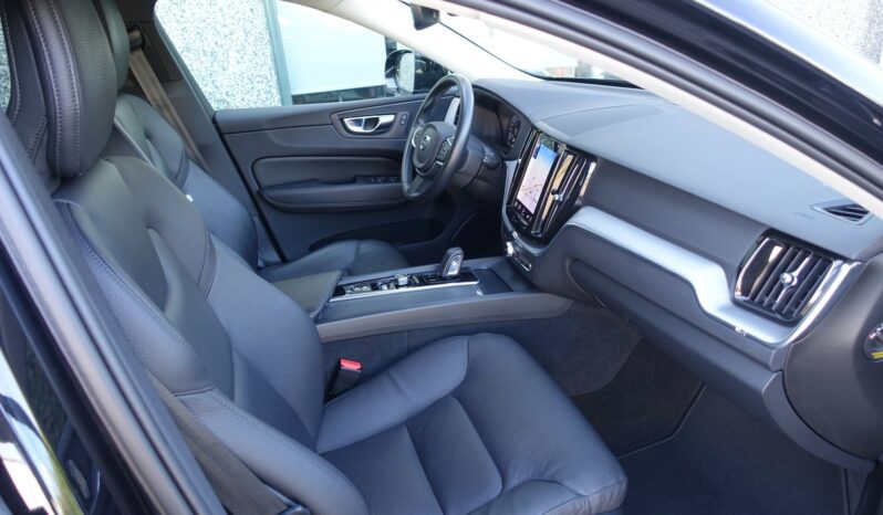 VOLVO XC 60 B4 2.0 L GEARTRONIC 197 CH MHEV MOMENTUM complet