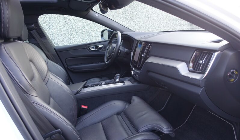 VOLVO XC 60 T8 AWD TWIN ENGINE HYBRIDE RECHARGEABLE GEARTRONIC 390 CH  R-DESIGN complet