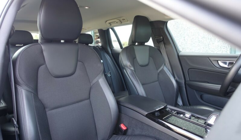 VOLVO V 60 T6 AWD HYBRIDE RECHARGEABLE GEARTRONIC PHEV 340 CH  MOMENTUM complet
