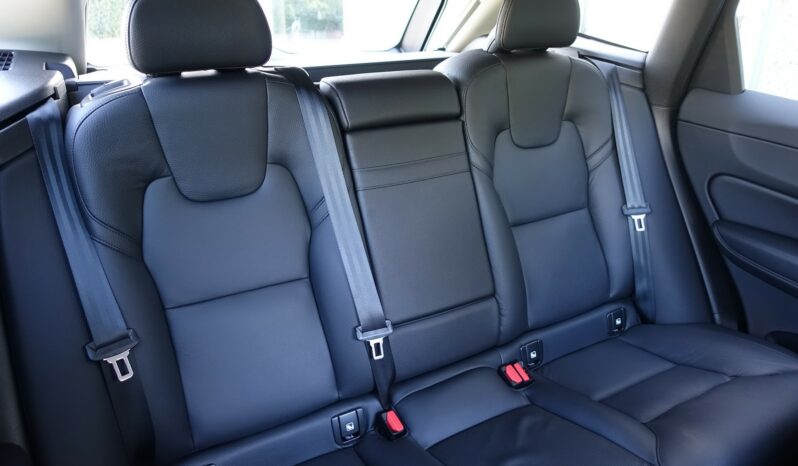 VOLVO XC 60 B4 2.0 L GEARTRONIC 197 CH MHEV MOMENTUM complet