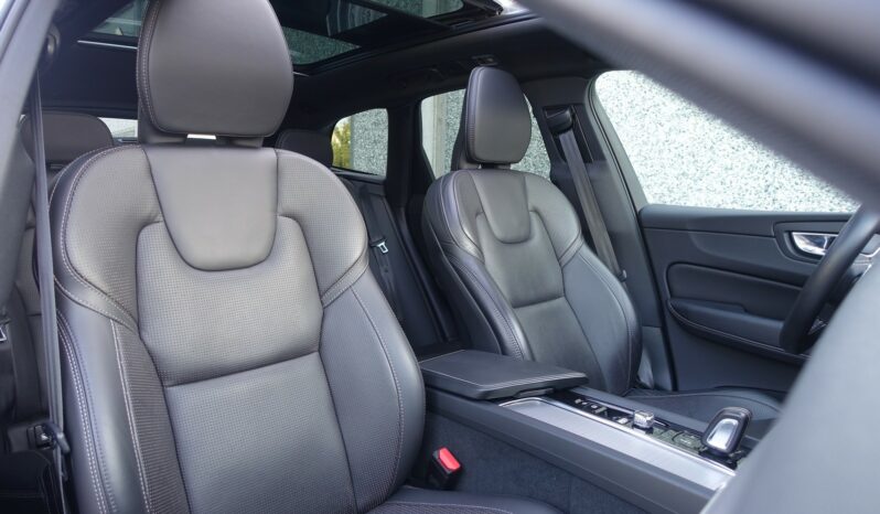 VOLVO XC 60 T8 AWD TWIN ENGINE HYBRIDE RECHARGEABLE GEARTRONIC 390 CH  R-DESIGN complet