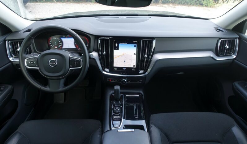 VOLVO V 60 T6 AWD HYBRIDE RECHARGEABLE GEARTRONIC PHEV 340 CH  MOMENTUM complet