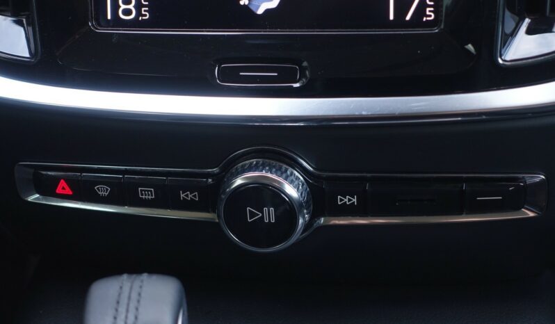 VOLVO V 60 T6 AWD HYBRIDE RECHARGEABLE GEARTRONIC PHEV 340 CH  MOMENTUM complet