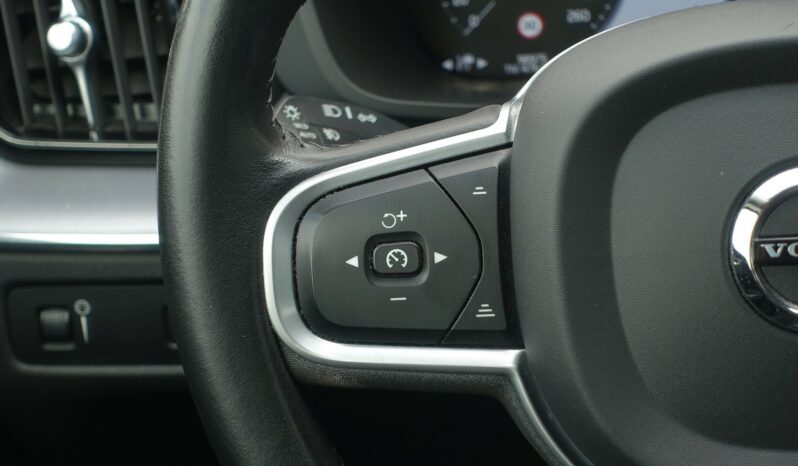 VOLVO XC 60 D4 2.0 L GEARTRONIC 163CH  MOMENTUM complet