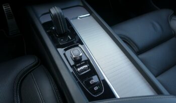 VOLVO XC 60 T8 AWD TWIN ENGINE HYBRIDE RECHARGEABLE GEARTRONIC 390 CH  R-DESIGN complet