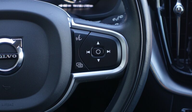 VOLVO XC 60 B4 2.0 L GEARTRONIC 197 CH MHEV MOMENTUM complet
