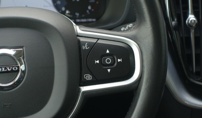 VOLVO XC 60 D4 2.0 L GEARTRONIC 163CH  MOMENTUM complet