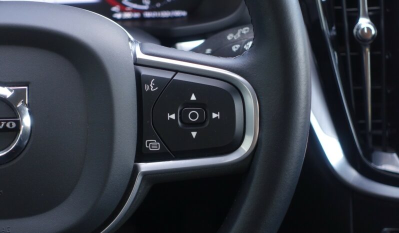 VOLVO V 60 T6 AWD HYBRIDE RECHARGEABLE GEARTRONIC PHEV 340 CH  MOMENTUM complet