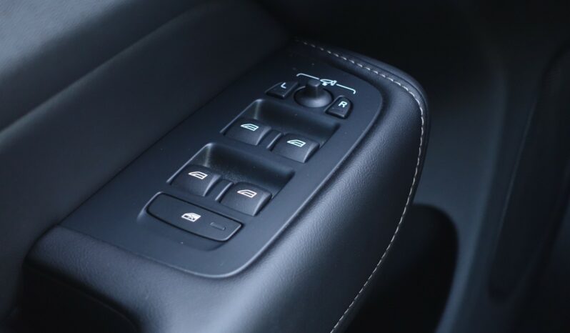 VOLVO XC 60 T8 AWD TWIN ENGINE HYBRIDE RECHARGEABLE GEARTRONIC 390 CH  R-DESIGN complet