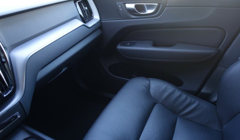 VOLVO XC 60 B4 2.0 L GEARTRONIC 197 CH MHEV MOMENTUM complet
