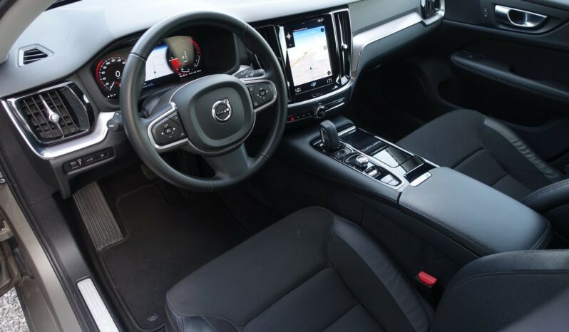 VOLVO V 60 T6 AWD HYBRIDE RECHARGEABLE GEARTRONIC PHEV 340 CH  MOMENTUM complet