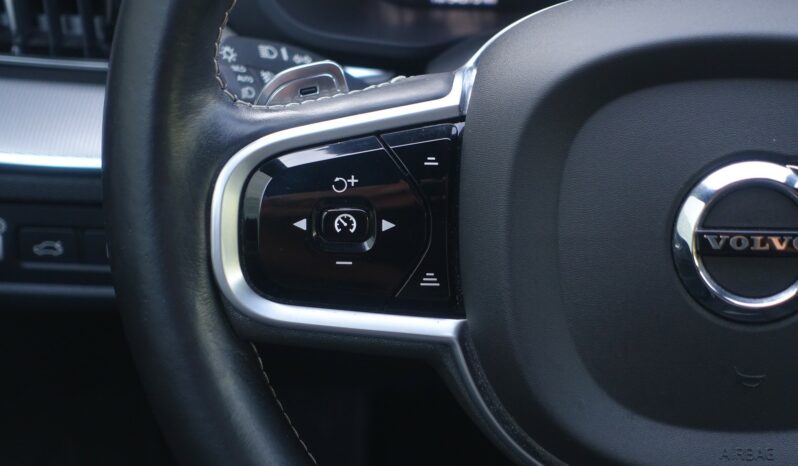 VOLVO XC 60 T8 AWD TWIN ENGINE HYBRIDE RECHARGEABLE GEARTRONIC 390 CH  R-DESIGN complet