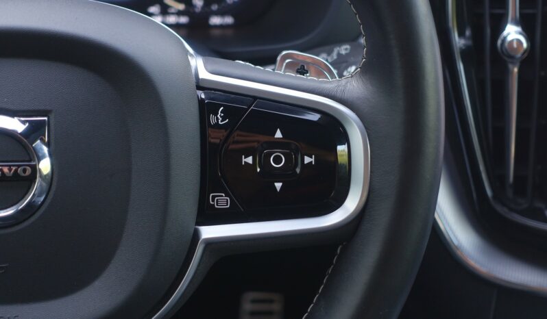 VOLVO XC 60 T8 AWD TWIN ENGINE HYBRIDE RECHARGEABLE GEARTRONIC 390 CH  R-DESIGN complet