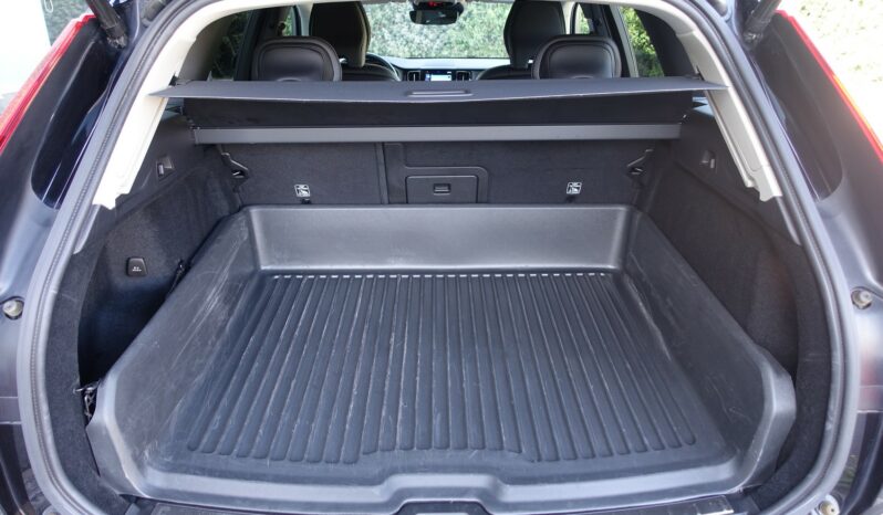 VOLVO XC 60 B4 2.0 L GEARTRONIC 197 CH MHEV MOMENTUM complet