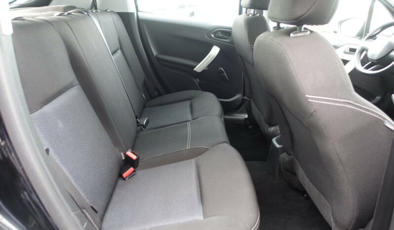PEUGEOT 208 1.6L HDI 75CH 5 PORTES  LIKE complet