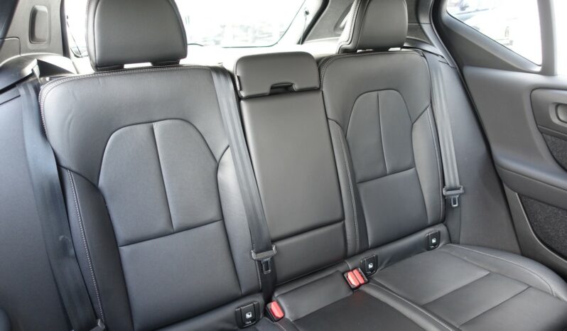 VOLVO XC 40 T4 HYBRIDE RECHARGEABLE GEARTRONIC 211 CH ( 129 CH + 82 CH ) INSCRIPTION complet