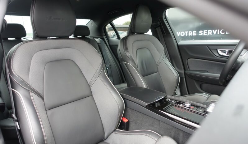 VOLVO S 60 T8 AWD GEARTRONIC 303CH + 87 CH HYBRIDE RECHARGEABLE R-DESIGN complet