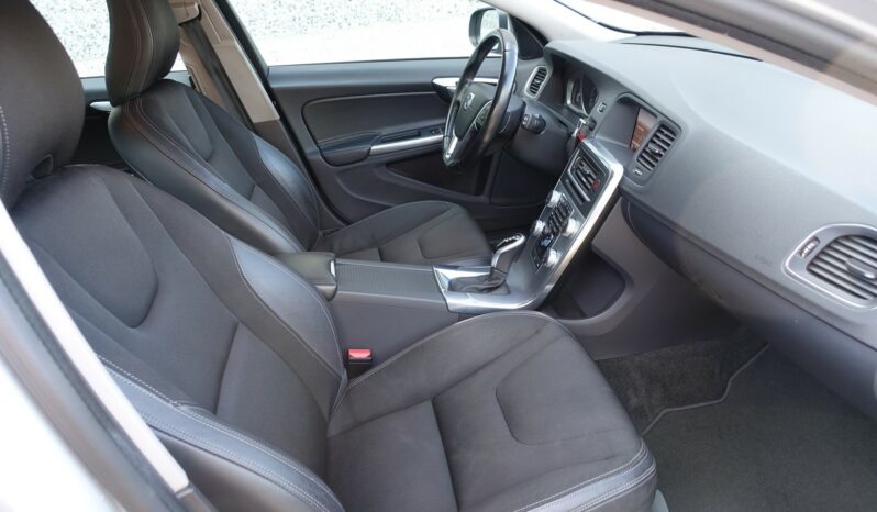 VOLVO V60 1 PHASE 2.0L TDI D4 GEARTRONIC 190CH  MOMENTUM complet