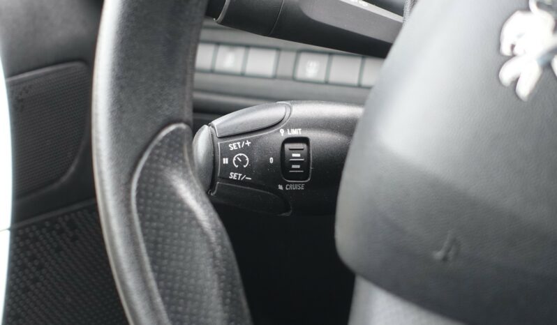 PEUGEOT 208 1.6L HDI 75CH 5 PORTES  LIKE complet