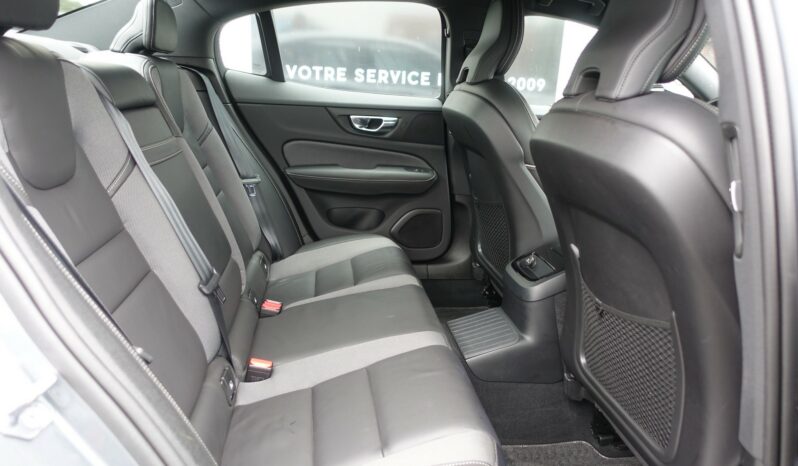 VOLVO S 60 T8 AWD GEARTRONIC 303CH + 87 CH HYBRIDE RECHARGEABLE R-DESIGN complet