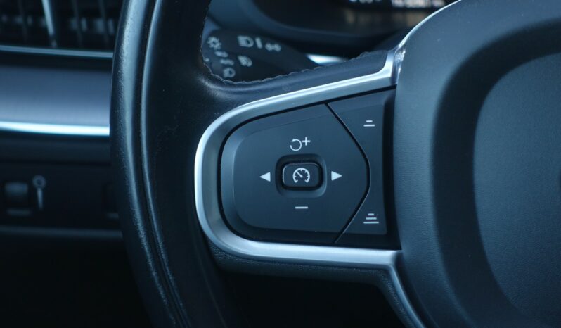 VOLVO XC 60 B4 2.0L D GEARTRONIC 197CH MHEV  MOMENTUM complet
