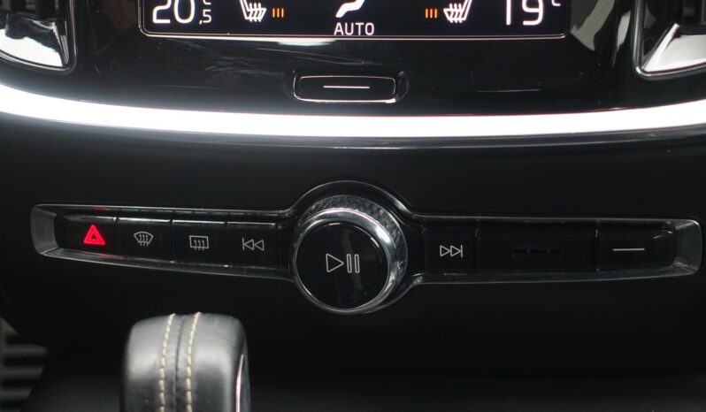 VOLVO S 60 T8 AWD GEARTRONIC 303CH + 87 CH HYBRIDE RECHARGEABLE R-DESIGN complet