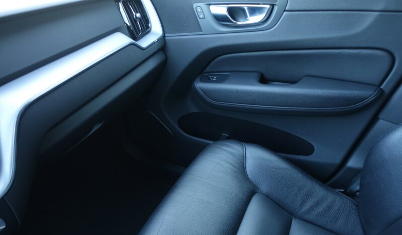 VOLVO XC 60 B4 2.0L D GEARTRONIC 197CH MHEV  MOMENTUM complet