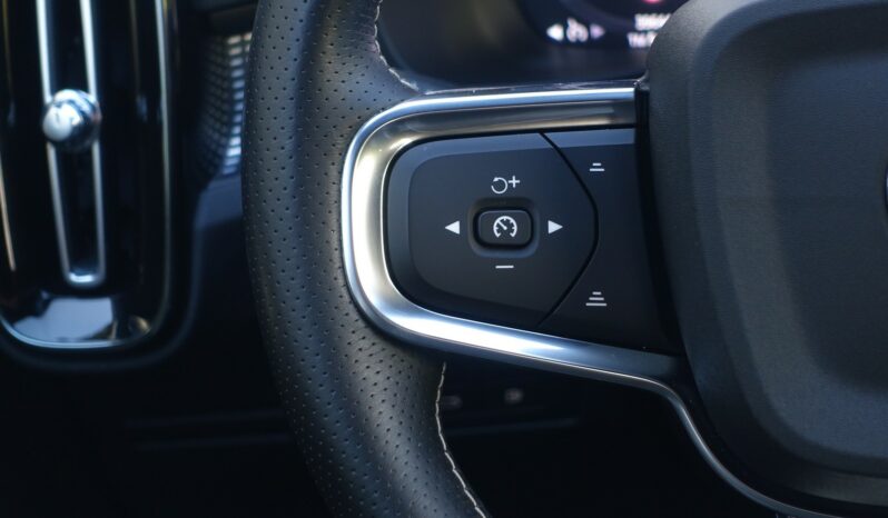 VOLVO XC 40 T5 HYBRIDE RECHARGEABLE GEARTRONIC 262 CH ( 180 CH + 82 CH ) R-DESIGN complet