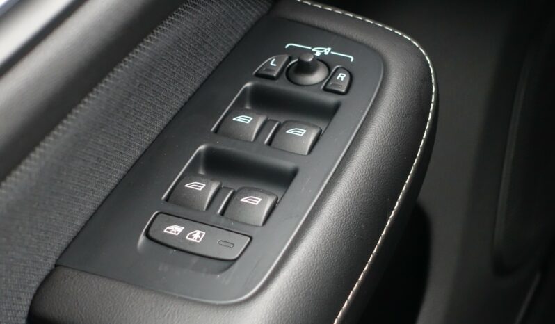 VOLVO S 60 T8 AWD GEARTRONIC 303CH + 87 CH HYBRIDE RECHARGEABLE R-DESIGN complet