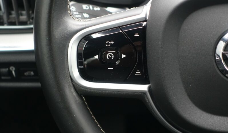 VOLVO S 60 T8 AWD GEARTRONIC 303CH + 87 CH HYBRIDE RECHARGEABLE R-DESIGN complet
