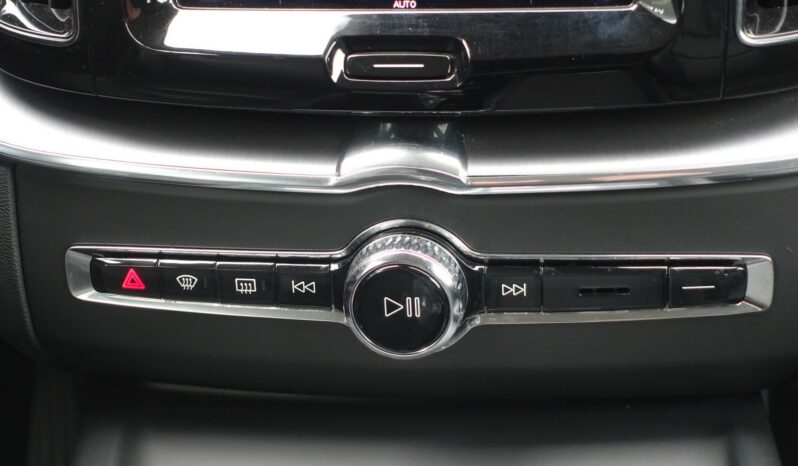 VOLVO XC 60 B4 2.0 L GEARTRONIC 197 CH MHEV  MOMENTUM complet